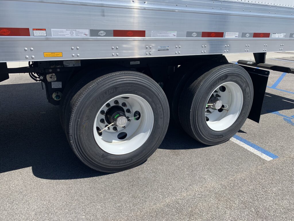 Tandem tires on a trailer